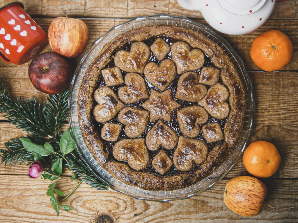 Picture of a Linzertorte on wooden table